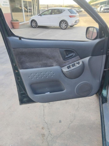 GUARNECIDO PUERTA DELANTERA IZQUIERDA Toyota Yaris Verso (NCP2/NLP2)(1999->) Toyota Yaris Verso (NCP2/NLP2)(1999->) 