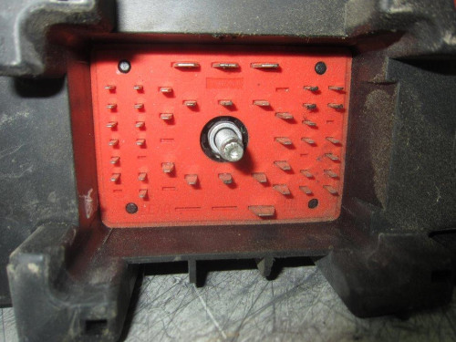  CAJA RELES / FUSIBLES Opel VECTRA C BERLINA 