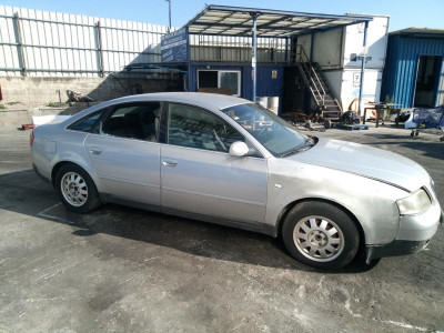 AUDI A6 BERLINA (4B2)