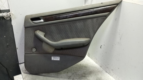 GUARNECIDO PUERTA TRASERA DERECHA de segunda mano