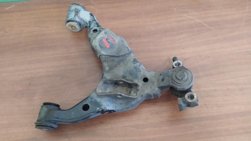 BRAZO SUSPENSION INFERIOR DELANTERO IZQUIERDO Toyota LAND CRUISER (J12) 