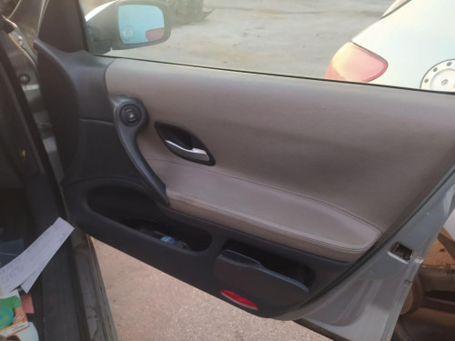  CERRADURA PUERTA DELANTERA DERECHA Renault LAGUNA II (BG0) 