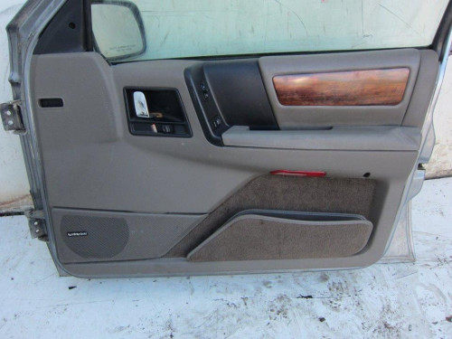 GUARNECIDO PUERTA DELANTERA DERECHA used