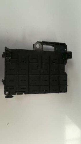  CAJA RELES / FUSIBLES 