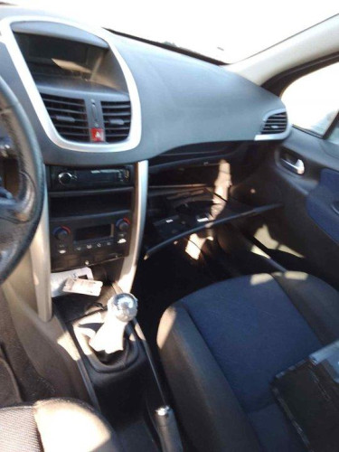 PEUGEOT 207 — vehículo donante para recambios 