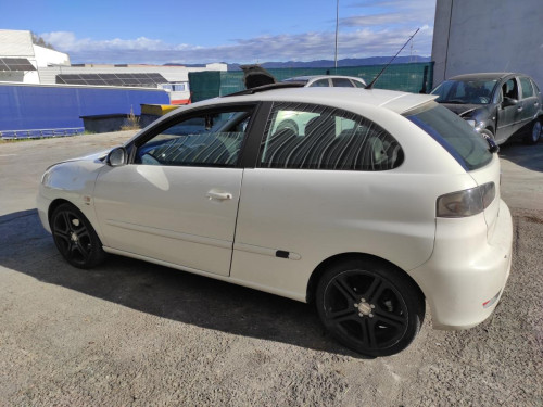 SEAT IBIZA (6L1) — vehículo donante para recambios 