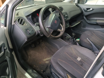 SEAT IBIZA ST (6J8)