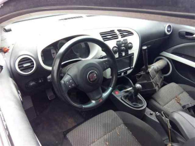 SEAT LEON (1P1)