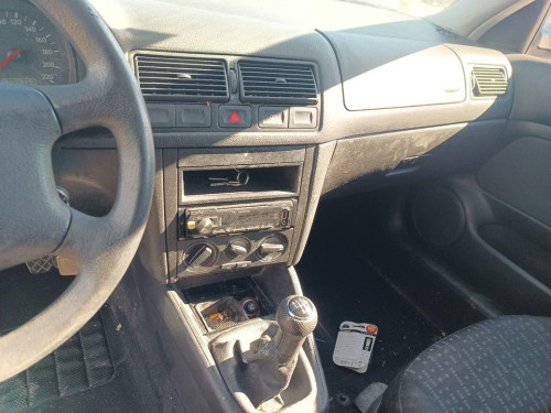VOLKSWAGEN GOLF IV BERLINA (1J1)(10.1997) — vehículo donante para recambios 
