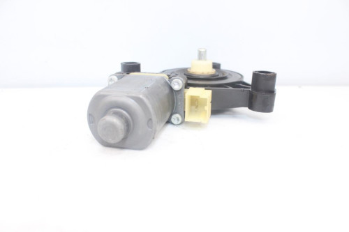 MOTOR ELEVALUNAS DELANTERO DERECHO 