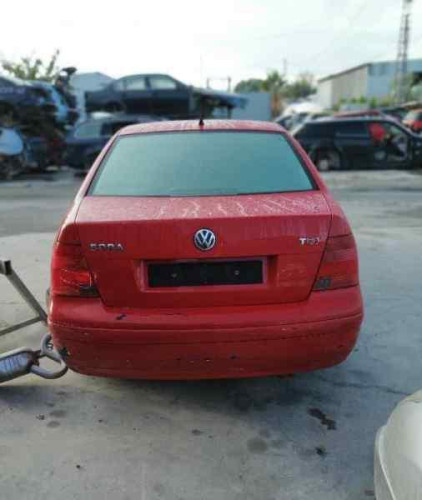 VOLKSWAGEN BORA BERLINA (1J2)(1998) 