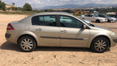 RENAULT MEGANE II CLASSIC BERLINA