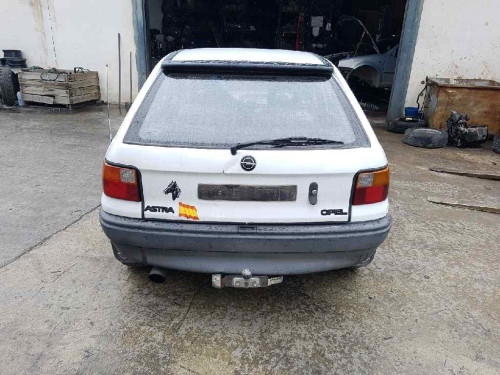  OPEL ASTRA F BERLINA 
