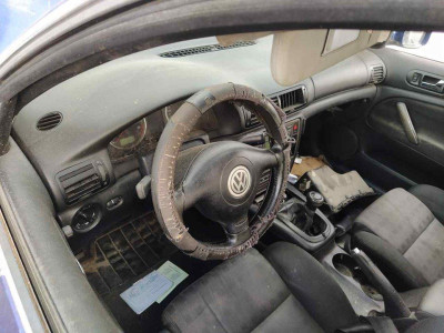 VOLKSWAGEN PASSAT BERLINA (3B3)