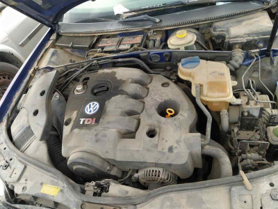 VOLKSWAGEN PASSAT BERLINA (3B3)