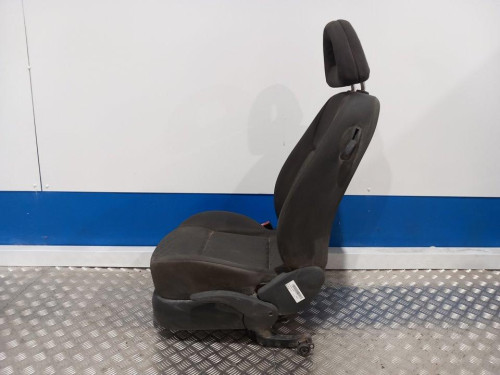  ASIENTO DELANTERO IZQUIERDO 