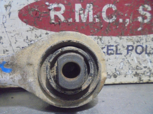 BRAZO SUSPENSION INFERIOR DELANTERO IZQUIERDO Volkswagen PASSAT BERLINA (3B2) 