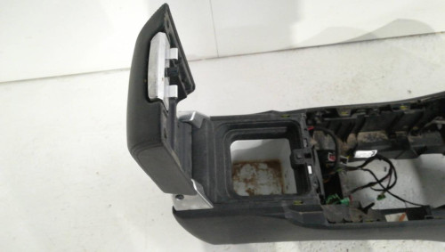  APOYABRAZOS CENTRAL LAND ROVER RANGE ROVER (LM) 