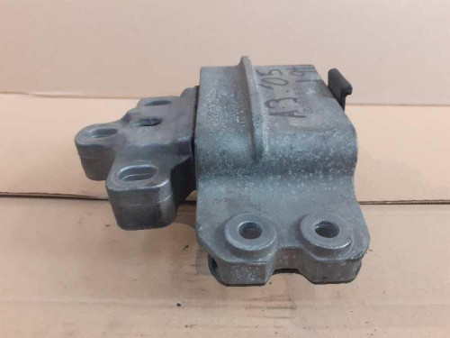  SOPORTE MOTOR IZQUIERDO 