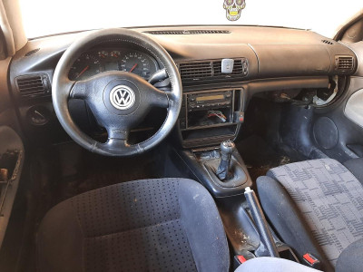 VOLKSWAGEN PASSAT BERLINA (3B2)