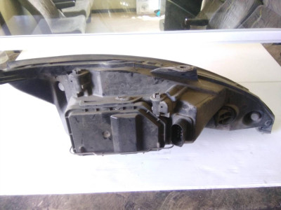 FARO IZQUIERDO, Ford, FOCUS BERLINA (CAK)