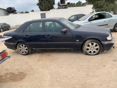 MERCEDES-BENZ CLASE C (BM 202) BERLINA