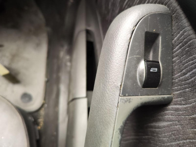 MANDO ELEVALUNAS DELANTERO DERECHO