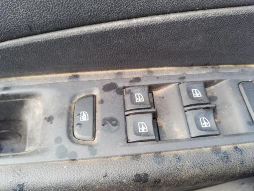 MANDO ELEVALUNAS DELANTERO IZQUIERDO Renault CAPTUR I 