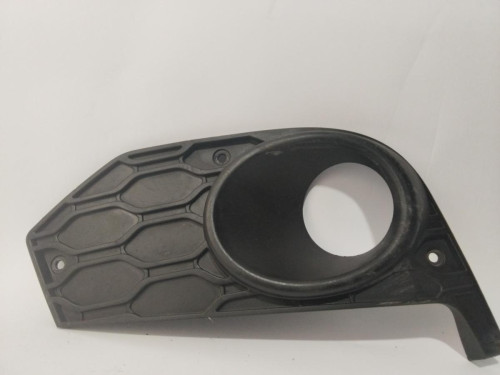 MOLDURA ANTINIEBLA DERECHA IVECO DAILY FURGÓN 