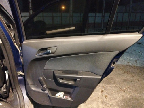 GUARNECIDO PUERTA TRASERA DERECHA Opel ASTRA H BERLINA 