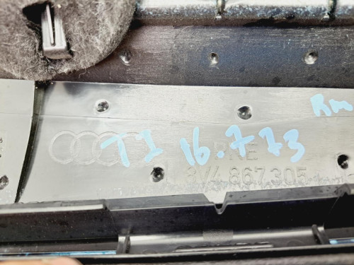 GUARNECIDO PUERTA TRASERA IZQUIERDA Audi A3 (8V1) 