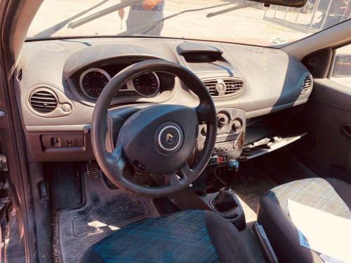 RENAULT CLIO III GRANDTOUR — vehículo donante para recambios 