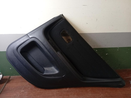 GUARNECIDO PUERTA TRASERA DERECHA Lexus IS 200 (GXE10) 