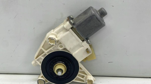 MOTOR ELEVALUNAS DELANTERO IZQUIERDO Mercedes-Benz CLASE C (BM 204) BERLINA 