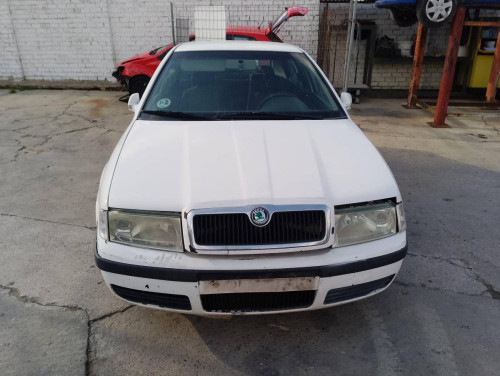  SKODA OCTAVIA BERLINA (1U2) 