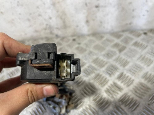  CERRADURA PUERTA DELANTERA DERECHA 