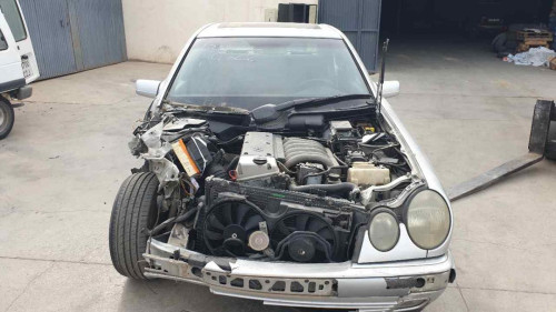  MERCEDES-BENZ CLASE E (BM 210) BERLINA 