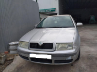SKODA OCTAVIA BERLINA (1U2)