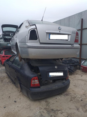 SKODA OCTAVIA BERLINA (1U2)