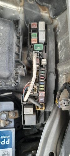 CAJA RELES / FUSIBLES TOYOTA COROLLA VERSO (R1) 