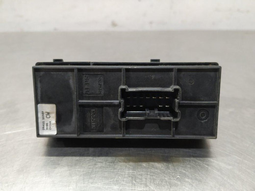  MANDO ELEVALUNAS DELANTERO DERECHO Nissan JUKE (F15E) 