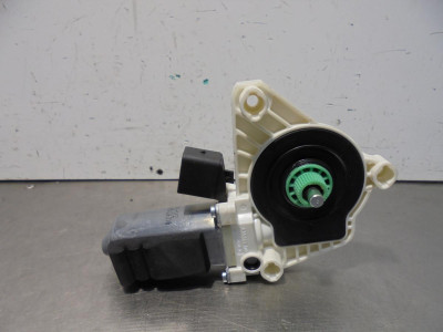 MOTOR ELEVALUNAS DELANTERO IZQUIERDO, MERCEDES-BENZ, CLASE CLA (BM 117)