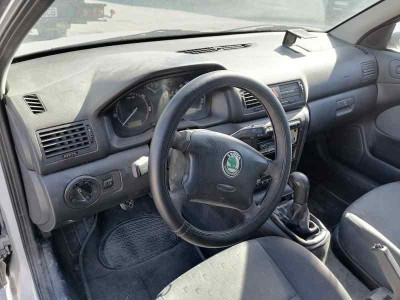 SKODA OCTAVIA BERLINA (1U2)