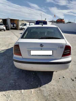 SKODA OCTAVIA BERLINA (1U2)