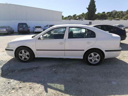 SKODA OCTAVIA BERLINA (1U2) — vehículo donante para recambios 
