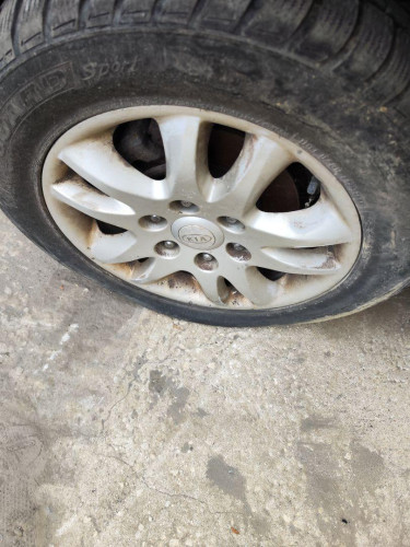 LLANTA Kia CARNIVAL 