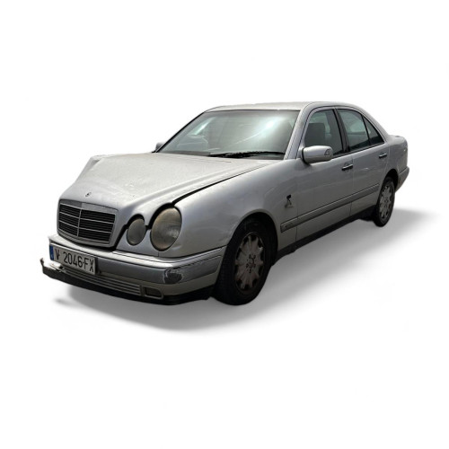  MERCEDES-BENZ CLASE E (BM 210) BERLINA 