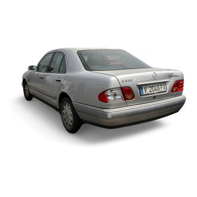 MERCEDES-BENZ CLASE E (BM 210) BERLINA