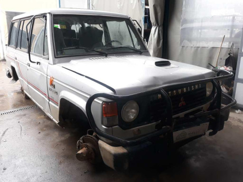 MITSUBISHI MONTERO (L040) — автомобиль-донор на запчасти 