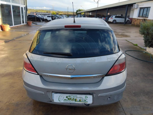 Opel Astra H Berlina (11.2006->) — vehículo donante para recambios 